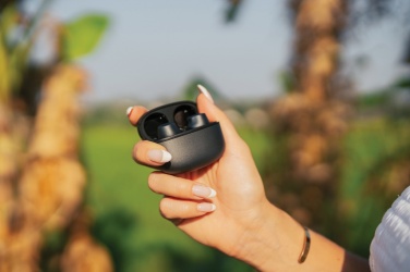 Logotrade ärikingituse foto: Terra RCS taaskasutatud alumiiniumist juhtmevabad kõrvaklapid